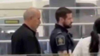 بازگشت اعضای فدراسیون کانادا از فرودگاه ونکوور