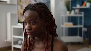 این زن مهاجر قرار بود این هفته از کانادا دیپورت شود، اما وکلای او موفق شدند حکم اخراج را متوقف کنند